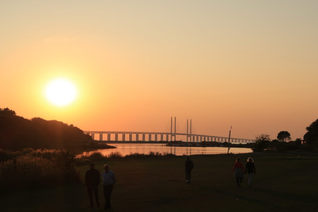 Übergabe einer Stelle: eine Brücke bauen